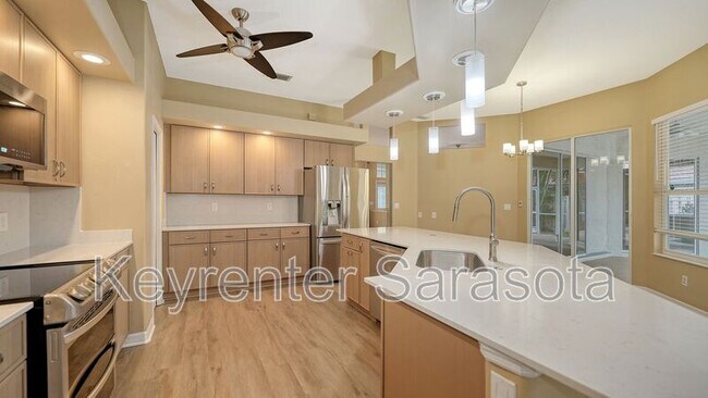 Building Photo - 6219 Aventura Dr