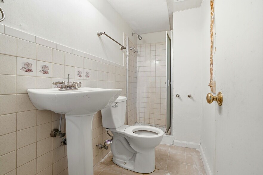 Building Photo - 704 Carlsbad Rd