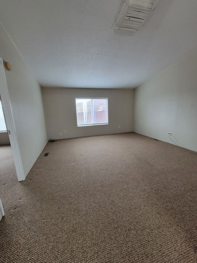 Building Photo - For Rent – 3 Bedroom, 2 Bath Home Near Old...