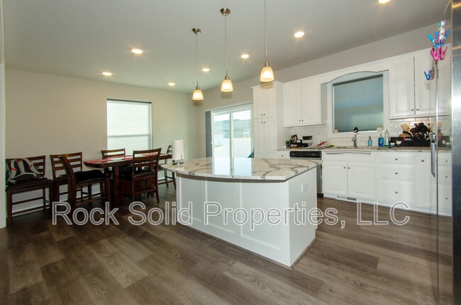 Building Photo - 1638 Elsie Jean Trl