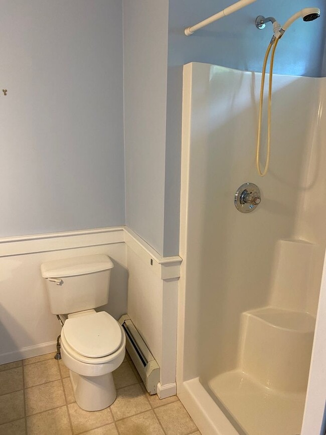 Building Photo - Charming 3-Bedroom Home with Scenic Mounta...