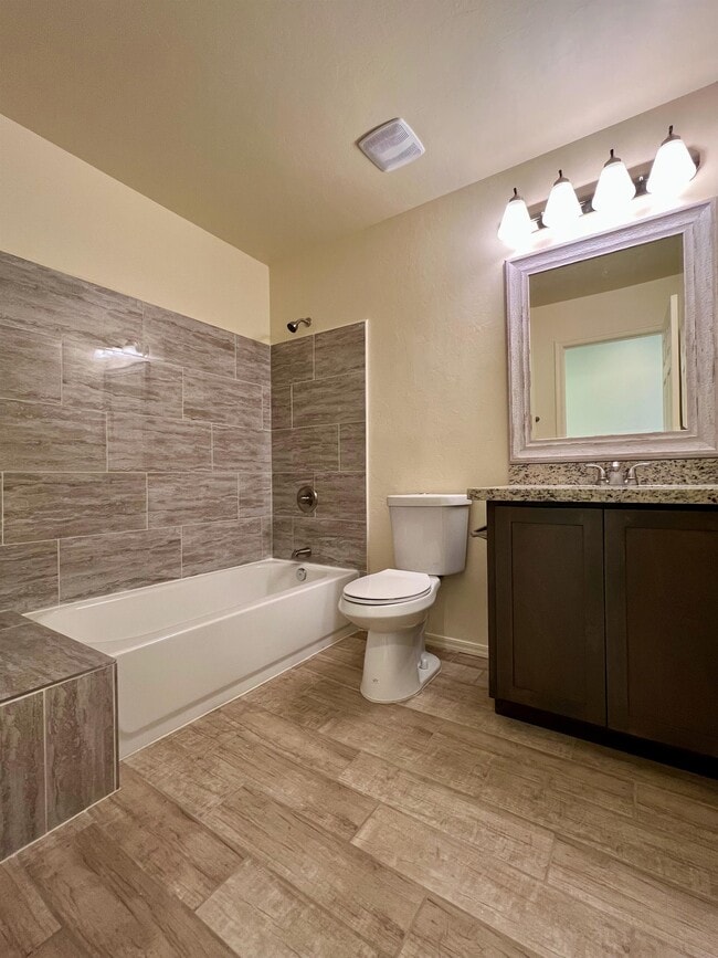 Building Photo - 1563 Ovalo Ct