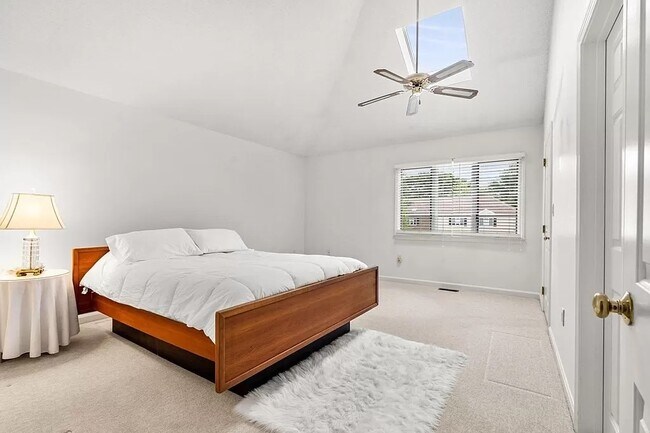 Building Photo - 305 Salem St