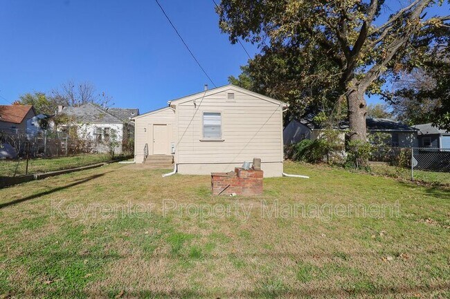 Building Photo - 622 E Xyler St