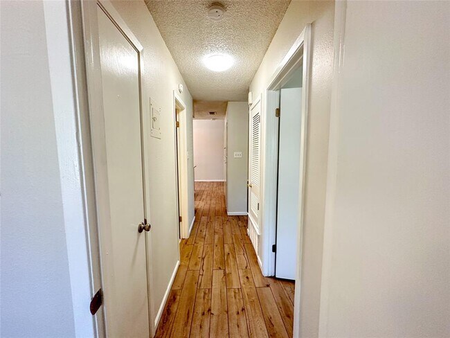 Building Photo - 11513 Whitewing Ave