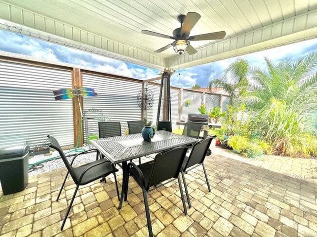 Building Photo - 5402 Pinetree Ave