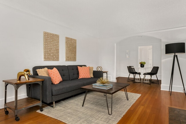 Building Photo - 2610 Glenwilde Pl E