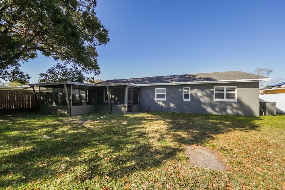 Building Photo - 2022 Valencia Cir