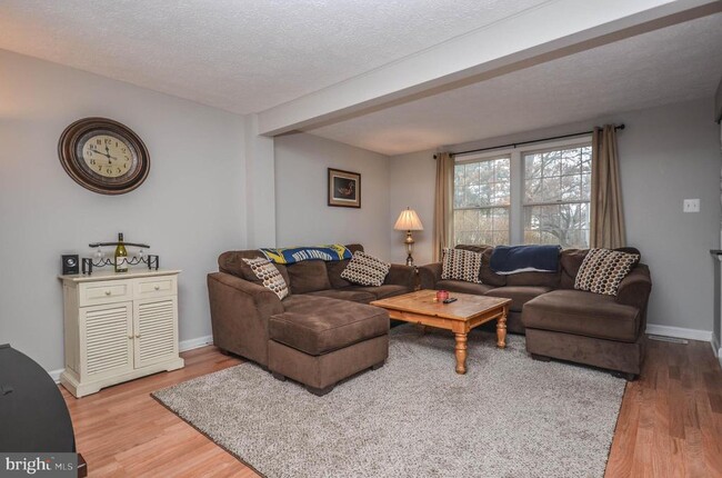 Building Photo - 27 Cross Country Ct