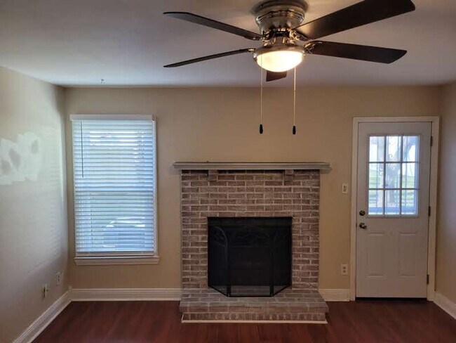 Building Photo - Ocean Lakes Single Family Home Ready for Move In!