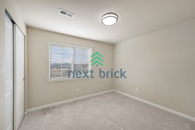 Building Photo - "Spacious 4-Bed Townhouse Retreat: 3.5 Baths & 2400 sq ft of Comfort in Auburn, WA!"