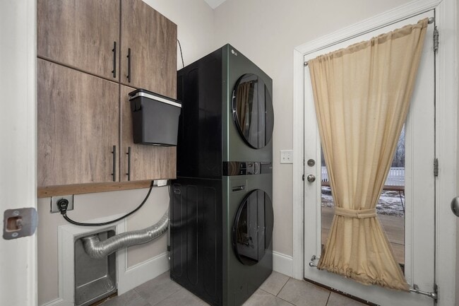 Building Photo - 3525 Darrell Dr