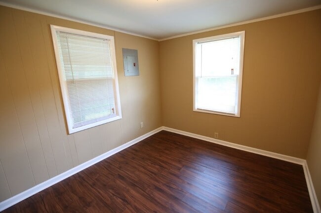 Building Photo - Charming 2-Bedroom Home with Modern Updates in Concord/Rock Creek Area"