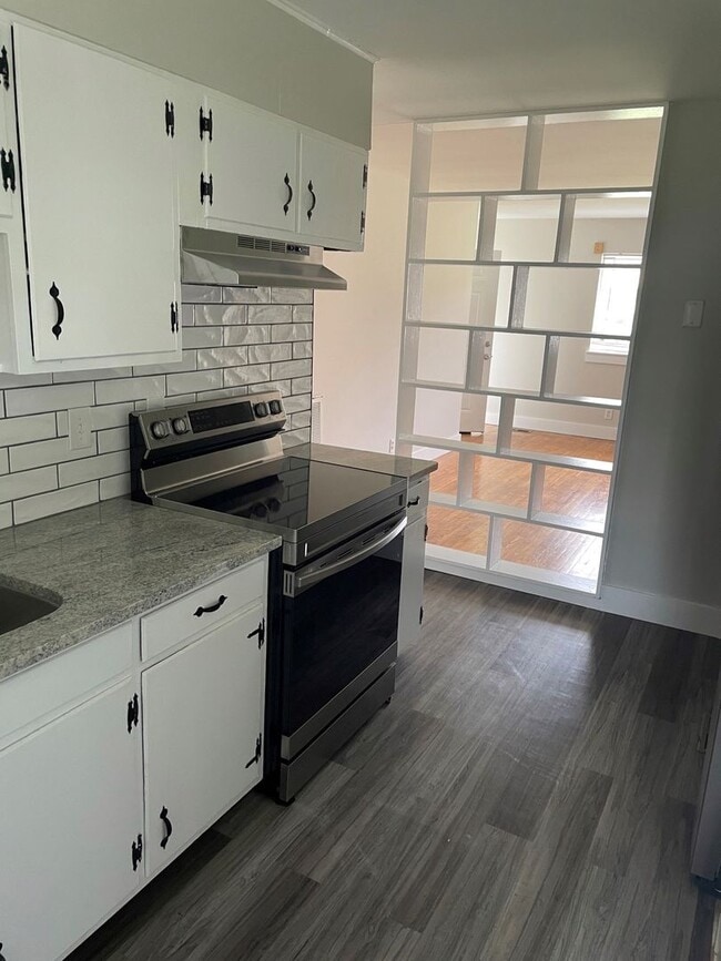 Building Photo - 1302 Ridgefield Cir