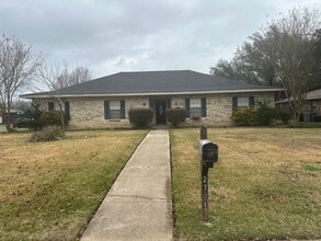 Building Photo - Gorgeous 3 Bedroom House!