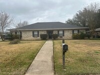 Building Photo - Gorgeous 3 Bedroom House!