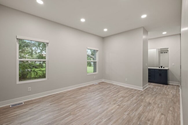 Building Photo - WELCOME HOME!