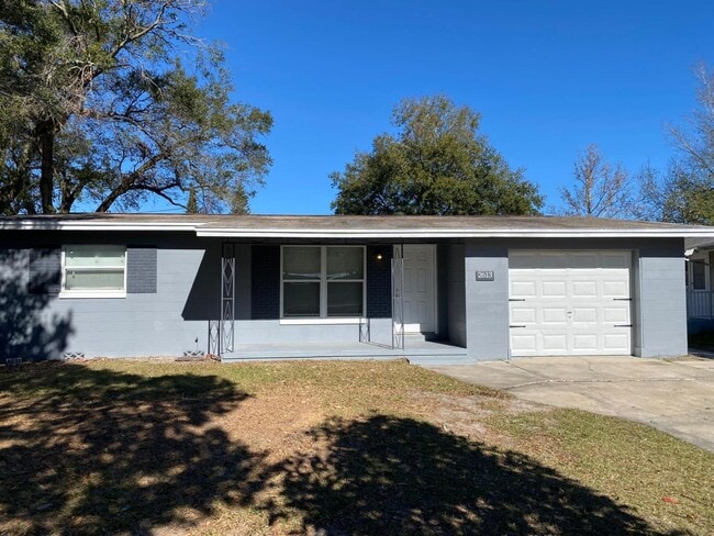 Primary Photo - 2613 Drake Dr