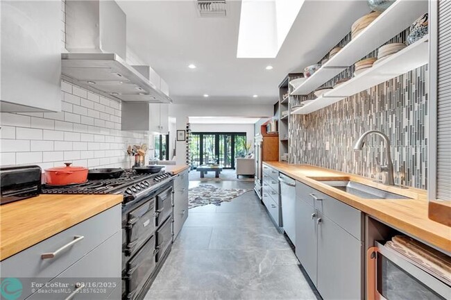 Building Photo - 1200 Guava Isle