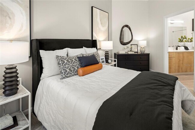 Building Photo - 5256 International Dr