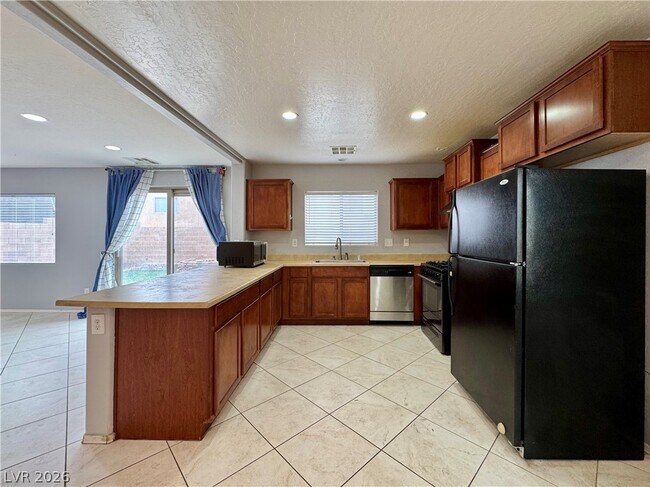 Building Photo - 9116 Westchester Hill Ave