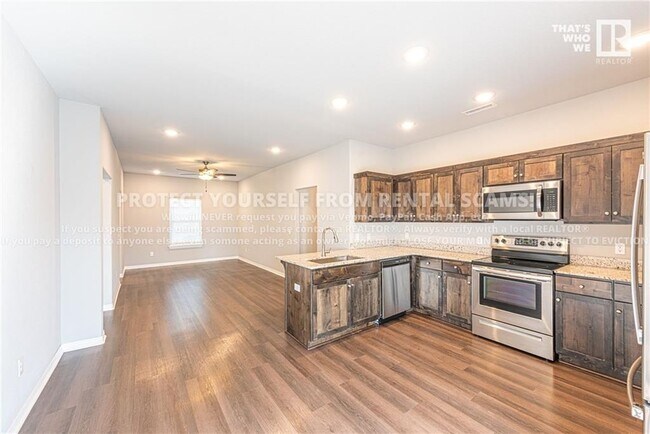 Building Photo - 211 Grove Ln