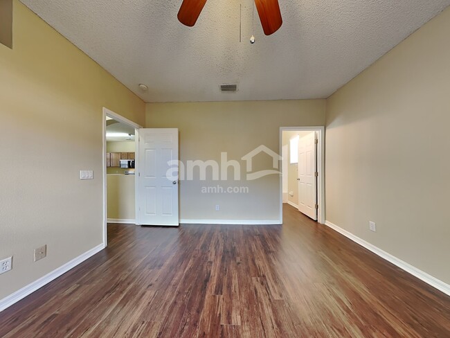 Building Photo - 990 Riviera Point Dr