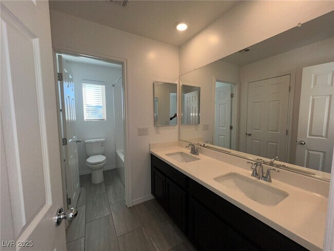 Building Photo - 3212 Daffodil Ridge St