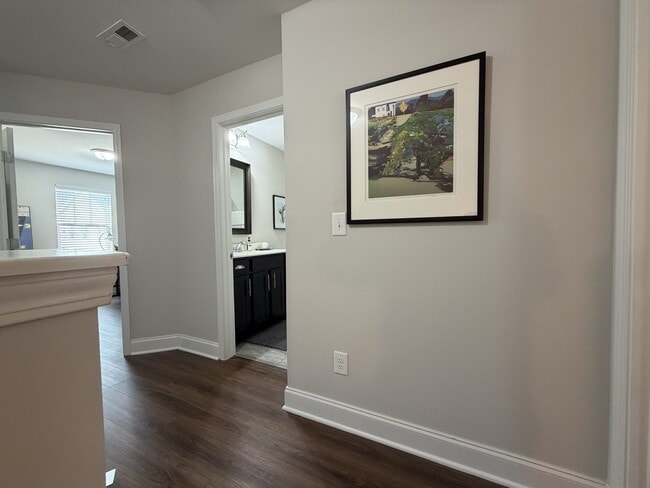 Building Photo - 1630 Shadow Green Dr