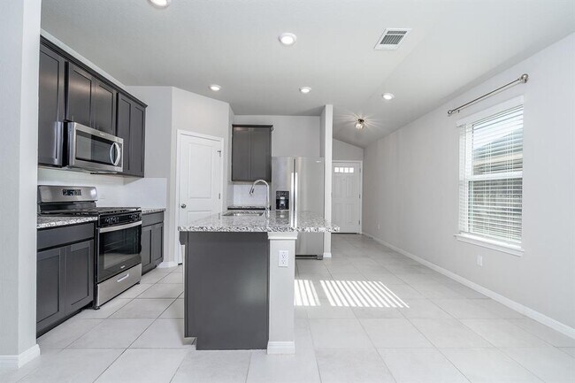 Building Photo - 113 Outlaw Dr