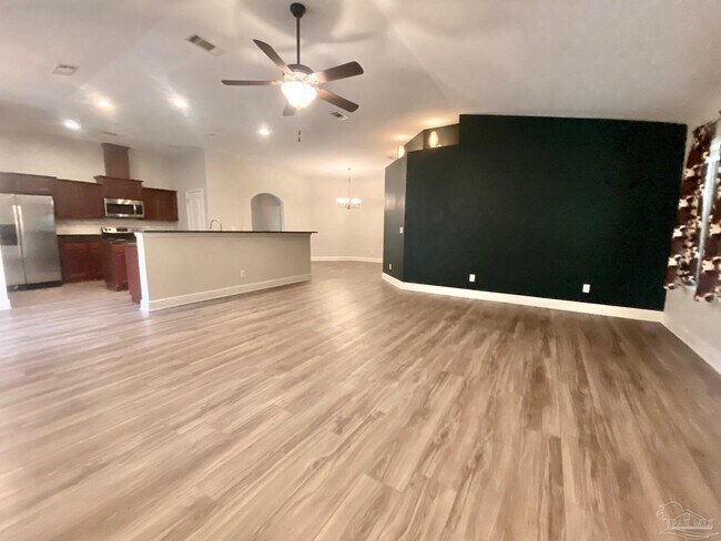 Building Photo - 8431 Ferlon Ave