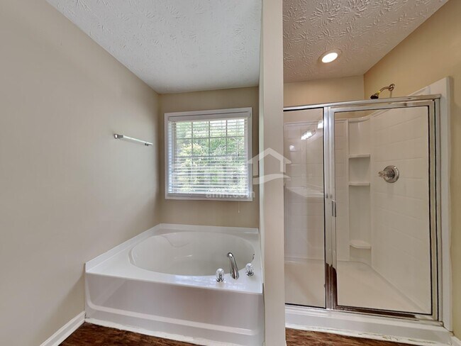 Building Photo - 70 Maxton Ave