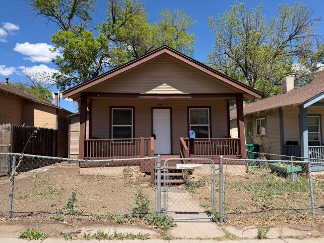 Building Photo - 404 E Kiowa St