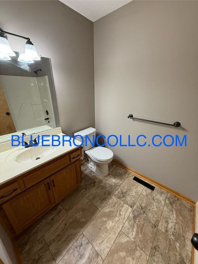 Building Photo - Check out this spacious home with thoughtf...