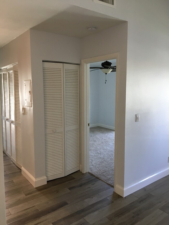 Building Photo - 6495 Chasewood Dr