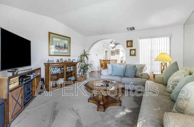 Building Photo - 2701 E Mesquite Ave