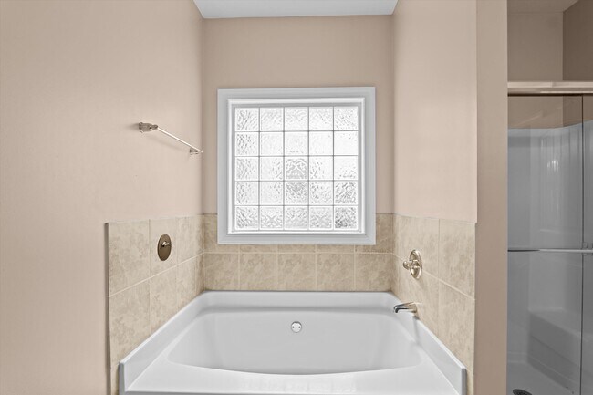 Building Photo - 4117 Chastain Dr