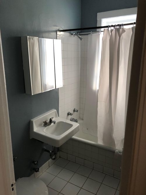 Building Photo - 1714 W Albion Ave