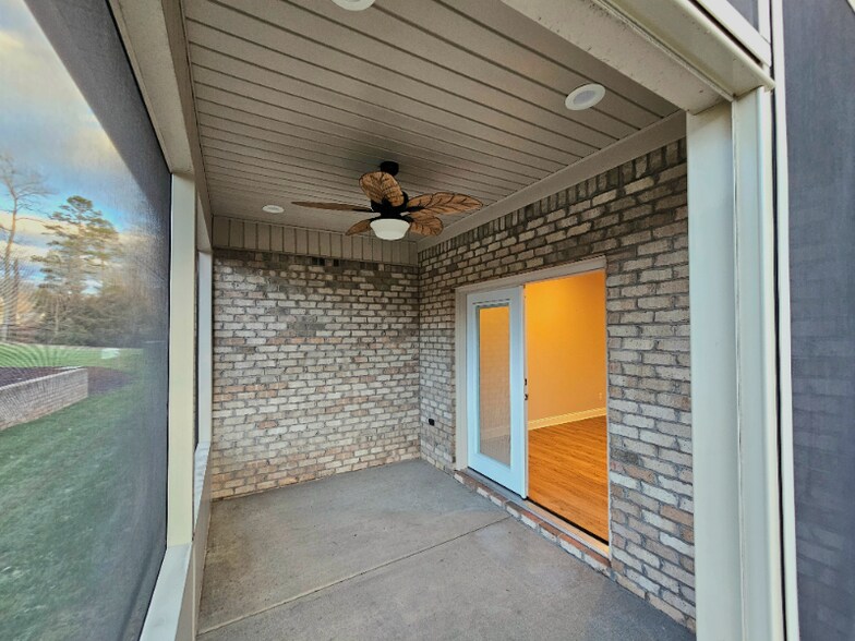 Building Photo - 261 Wrenwood Ct