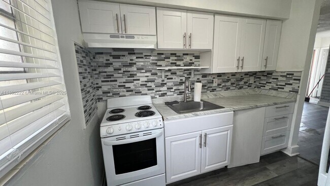 Building Photo - 6300 Miramar Pkwy