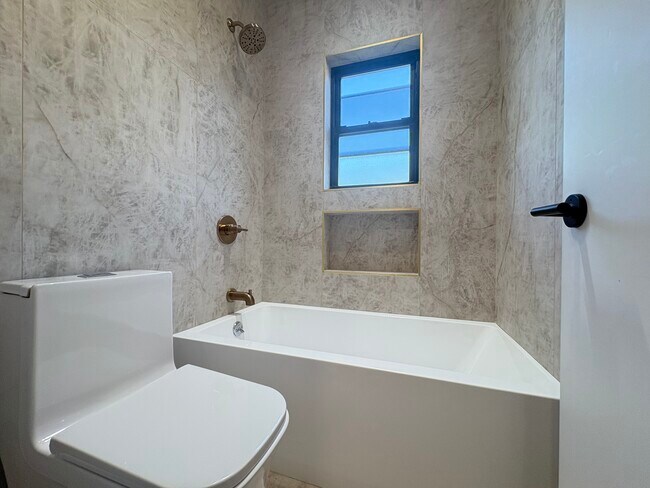 Unit 2 - 604 Palisade Ave