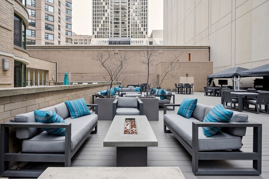 Building Photo - 326 E Ohio St