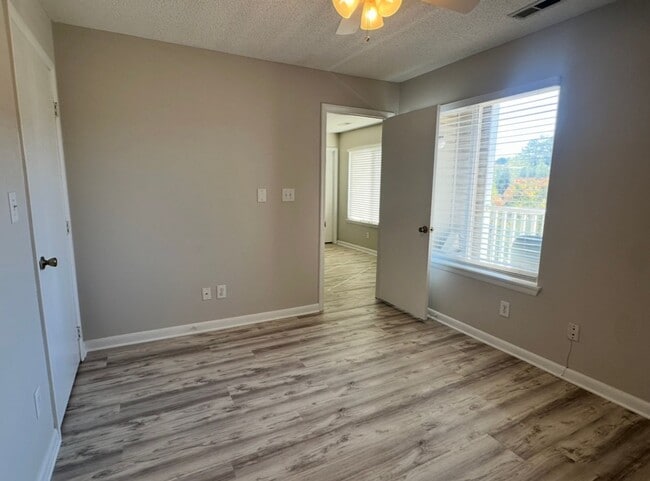Building Photo - 1 Private Bedroom + Bathroom in Shared Con...
