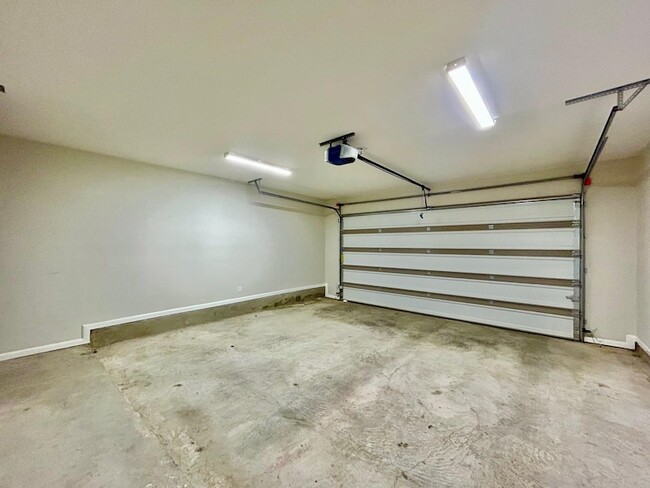 Building Photo - 10902 International Blvd