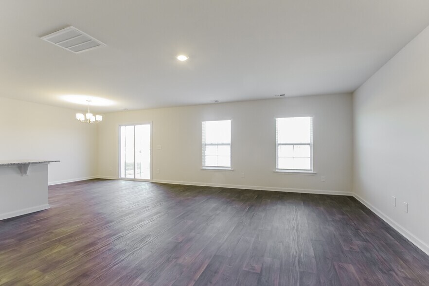 Building Photo - 135 King Buck Dr