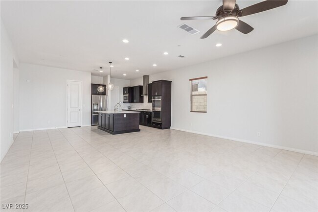 Building Photo - 298 Nine Mile Creek Dr