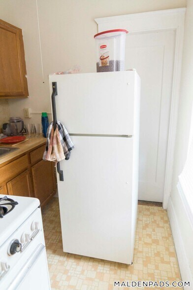 Building Photo - 349 Pleasant St