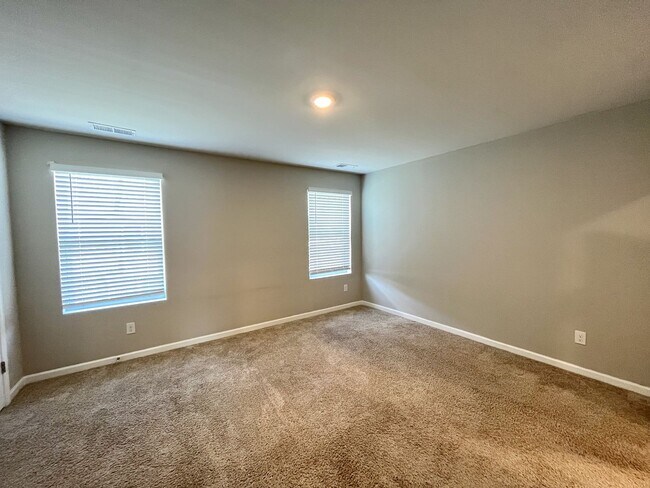 Building Photo - Beautiful Townhome in Columbia minutes to I-65!