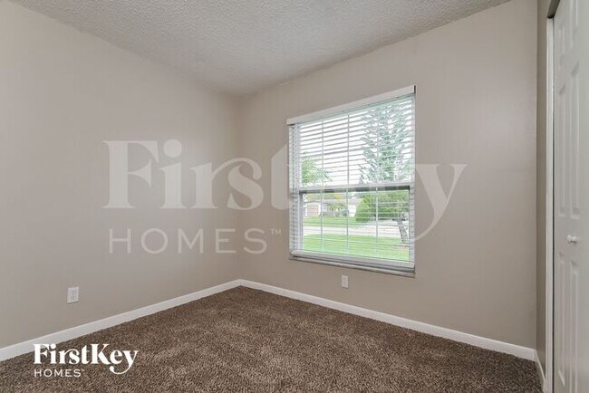 Building Photo - 6229 Florida Cir N