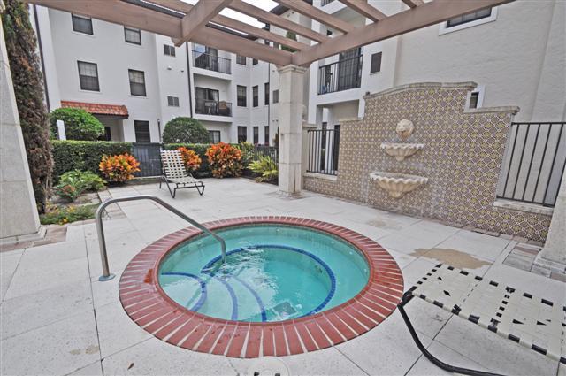 Building Photo - Beautiful 1/1 Condo in the Gated Community...